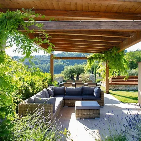 Villa Col D'erba Iii Sleeps 6 With Pool And Air Con